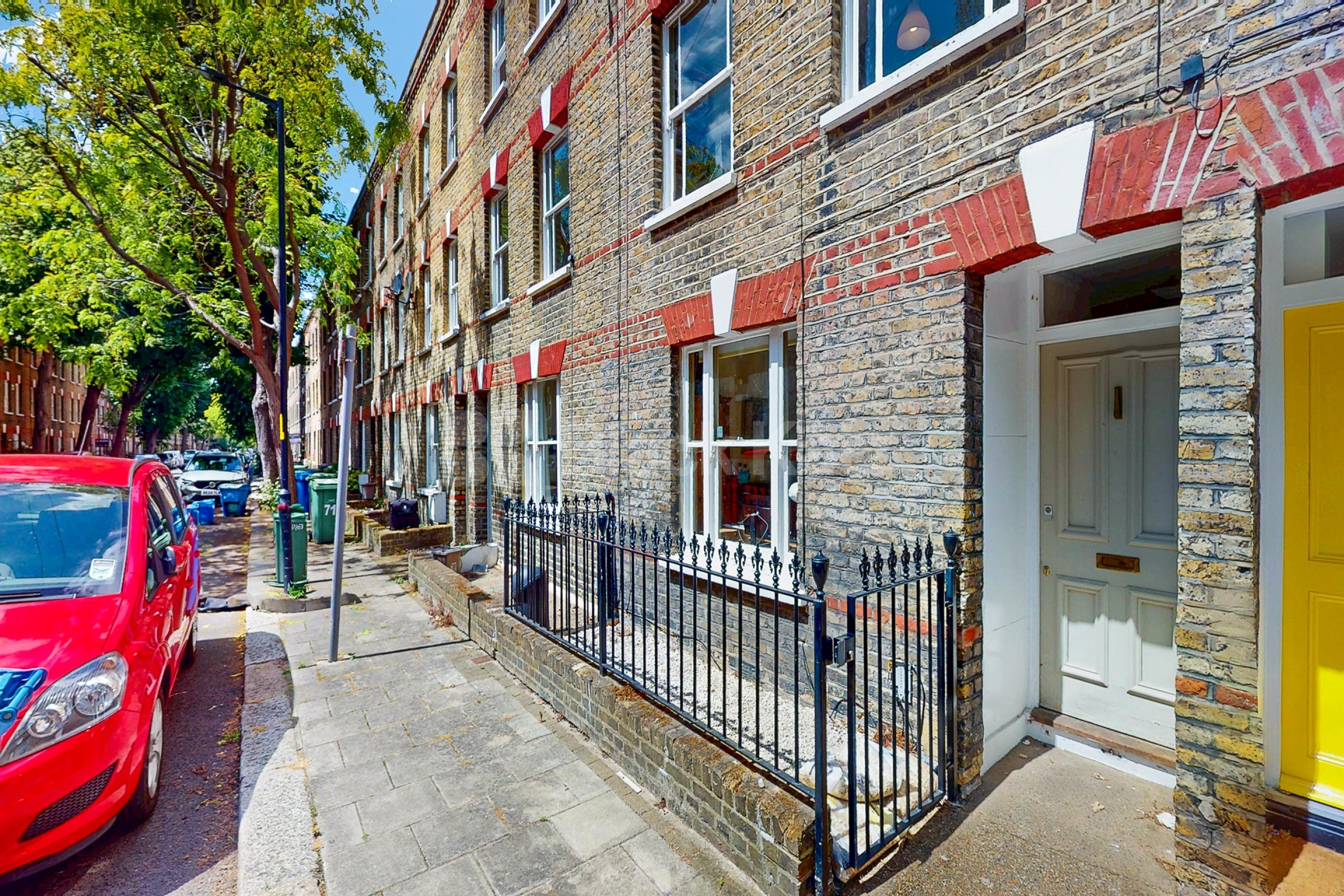 Triplex Georgian townhouse with two bathrooms and patio garden Henshaw Street, Elephant and Castle/Borough SE17